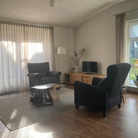 Buitenlui Nyaraló Molenschot