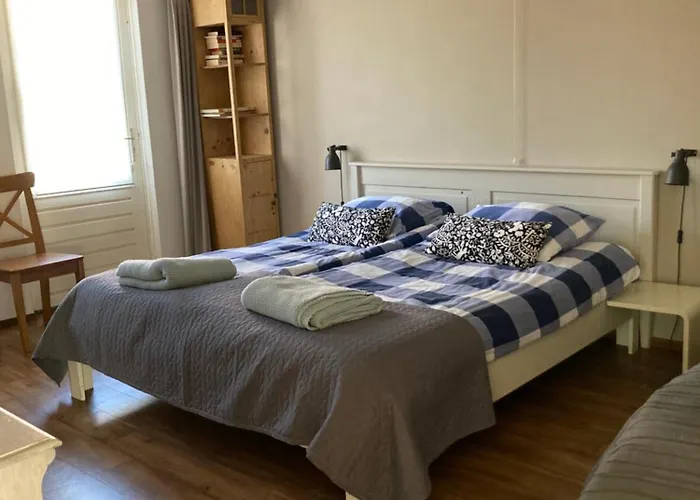 Buitenlui Nyaraló Molenschot